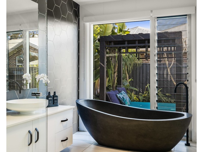 12 Daniells Close, Middle Ridge QLD 4350