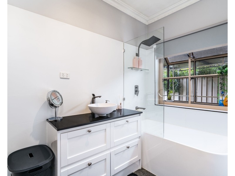 109 Hursley Road, Glenvale QLD 4350