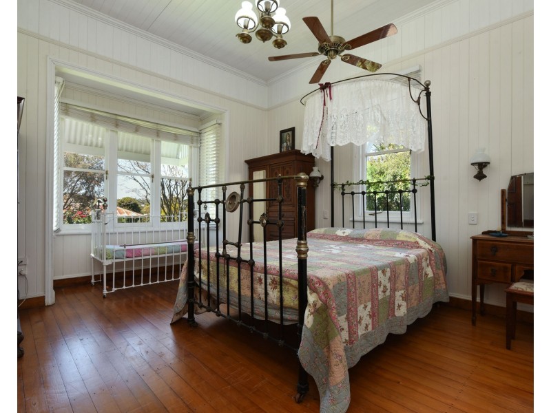 19 Tighe Street, Newtown QLD 4350