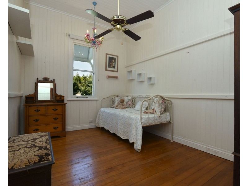 19 Tighe Street, Newtown QLD 4350