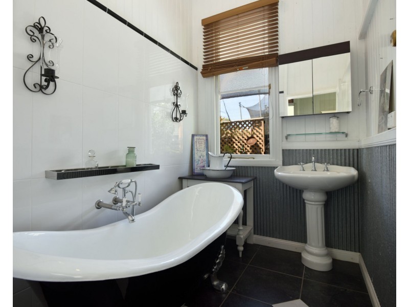 19 Tighe Street, Newtown QLD 4350