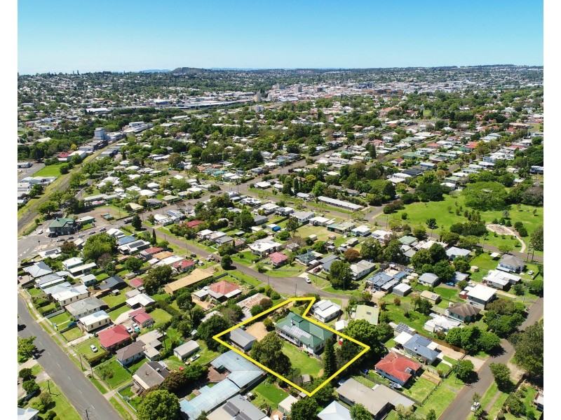 19 Tighe Street, Newtown QLD 4350