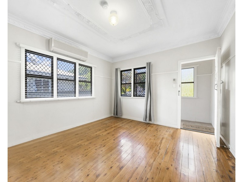 11 Park Street, Wilsonton QLD 4350