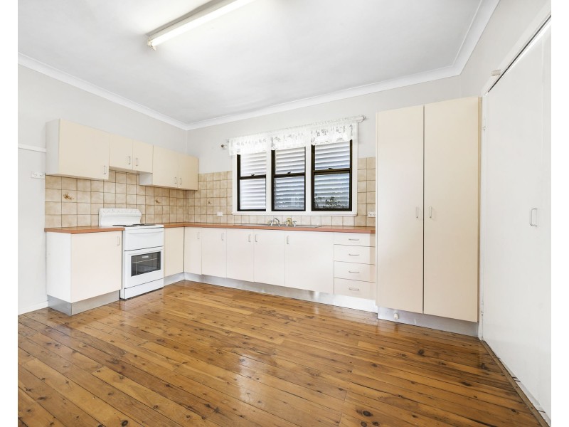 11 Park Street, Wilsonton QLD 4350