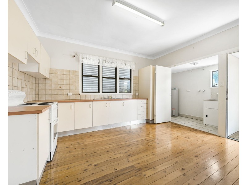 11 Park Street, Wilsonton QLD 4350