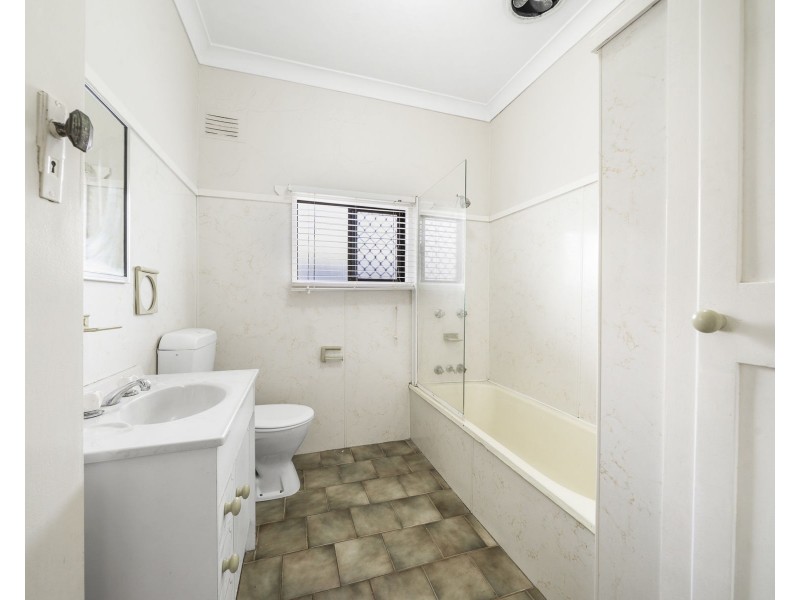 11 Park Street, Wilsonton QLD 4350