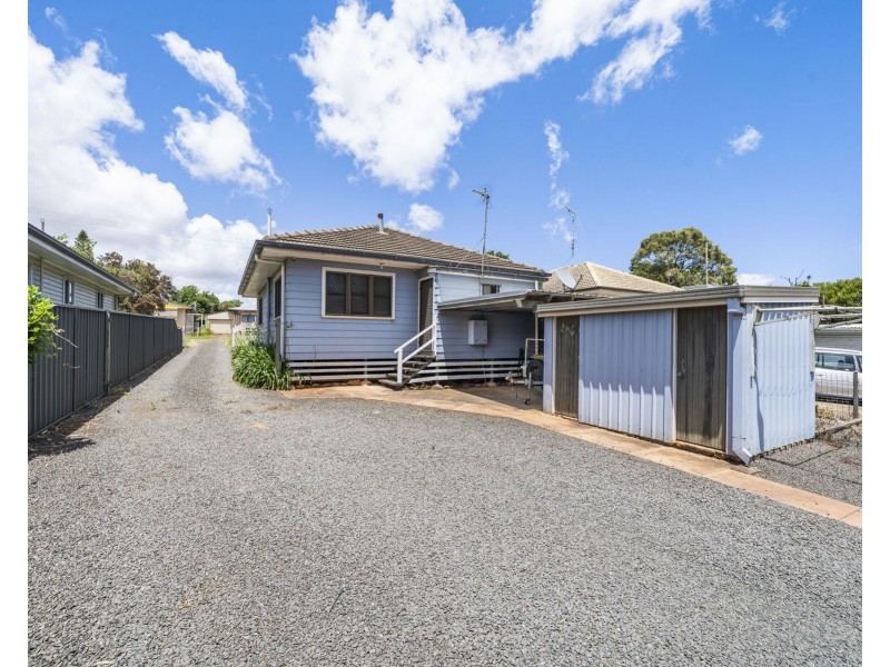 11 Park Street, Wilsonton QLD 4350