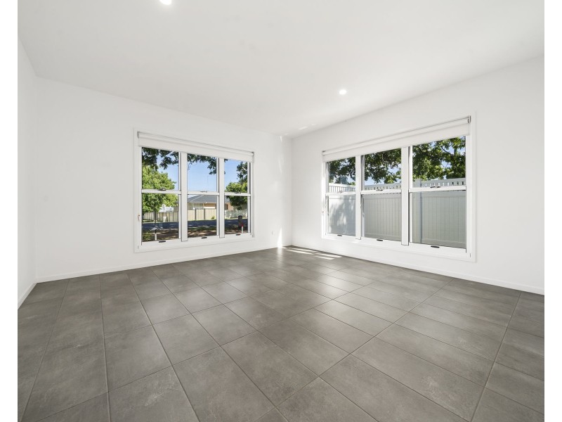 2/362 Hume Street, Centenary Heights QLD 4350