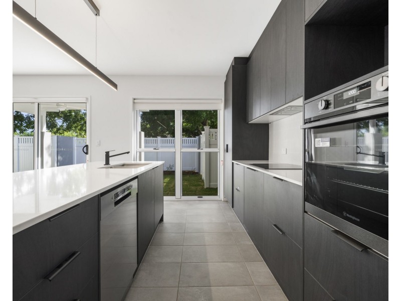 2/362 Hume Street, Centenary Heights QLD 4350