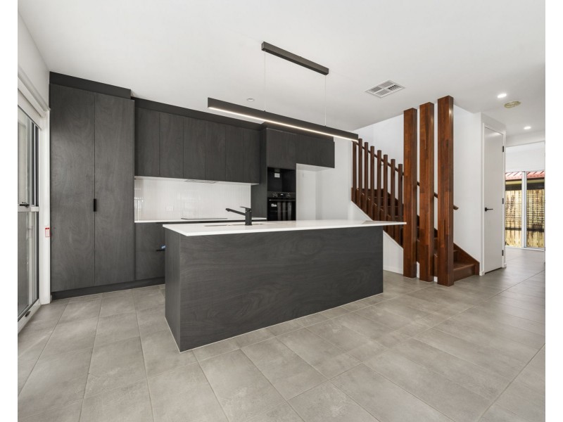 2/362 Hume Street, Centenary Heights QLD 4350