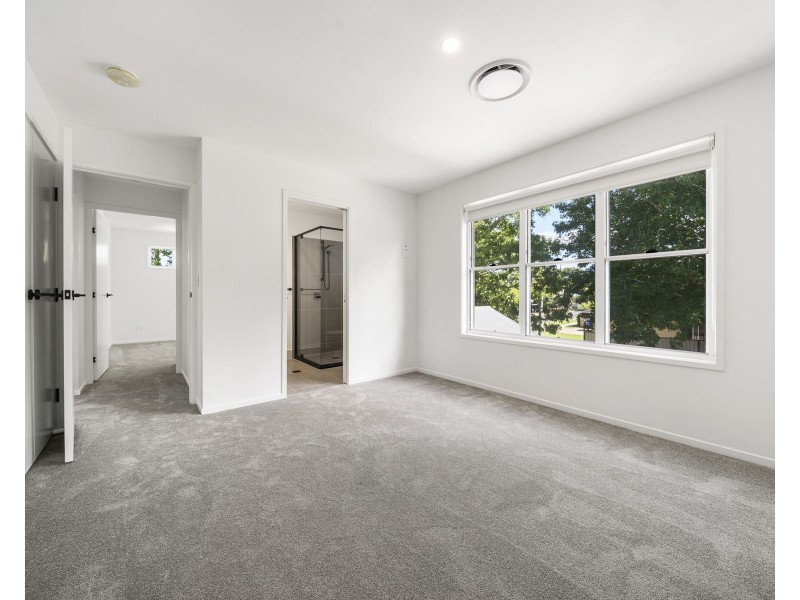 2/362 Hume Street, Centenary Heights QLD 4350