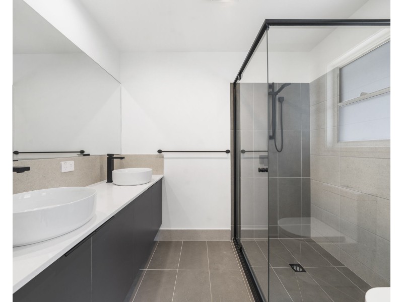 2/362 Hume Street, Centenary Heights QLD 4350