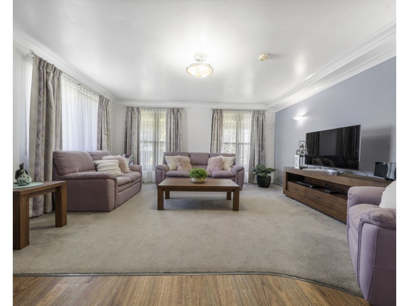 34 Barrymount Crescent, Mount Lofty QLD 4350