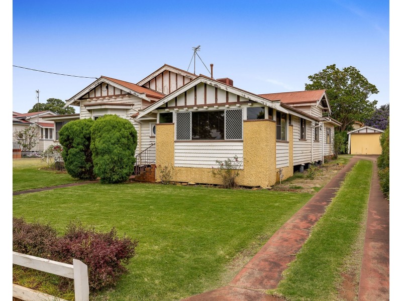 147 West Street, Newtown QLD 4350