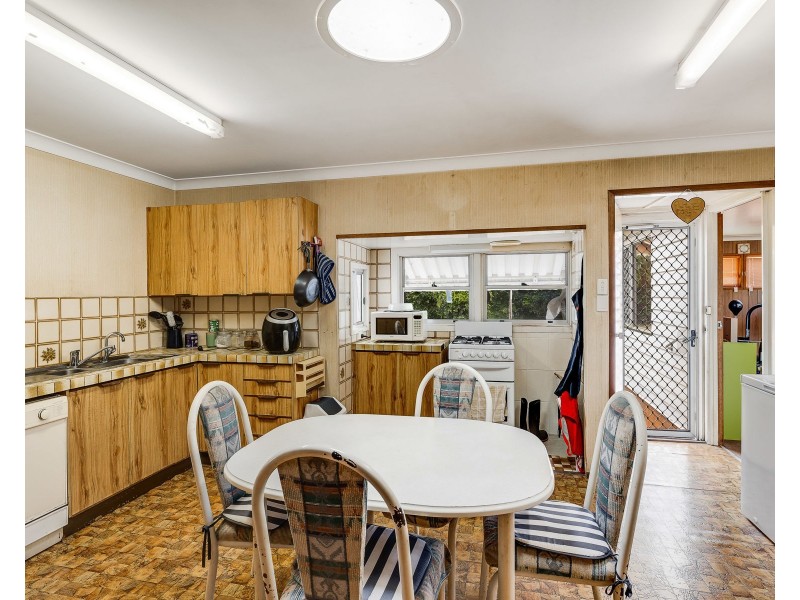 147 West Street, Newtown QLD 4350