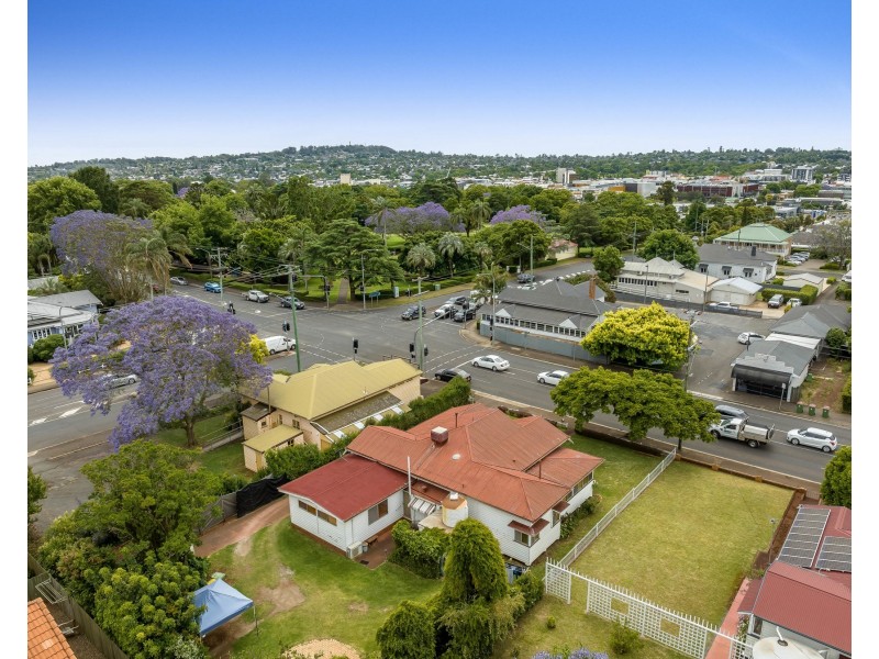 147 West Street, Newtown QLD 4350