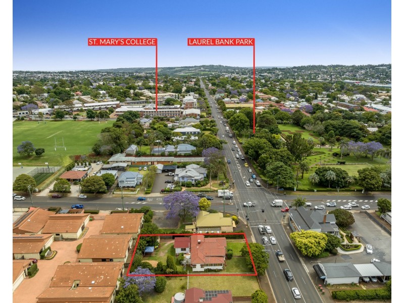 147 West Street, Newtown QLD 4350