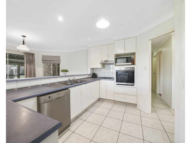 1 Sundowner Court, Highfields QLD 4352