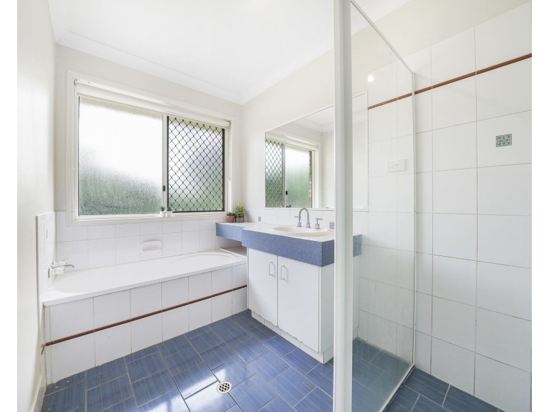 1 Sundowner Court, Highfields QLD 4352