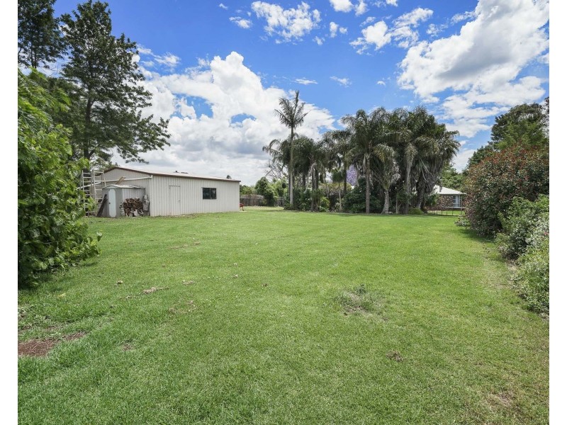 1 Sundowner Court, Highfields QLD 4352