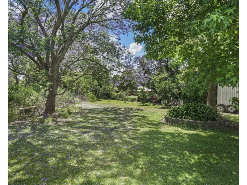 1 Sundowner Court, Highfields QLD 4352