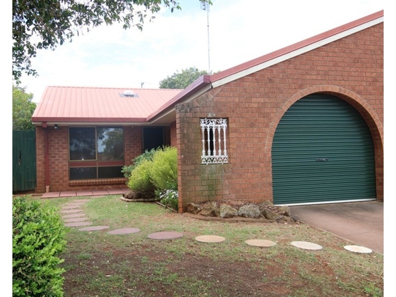 2/37 Agnes Street, Centenary Heights QLD 4350