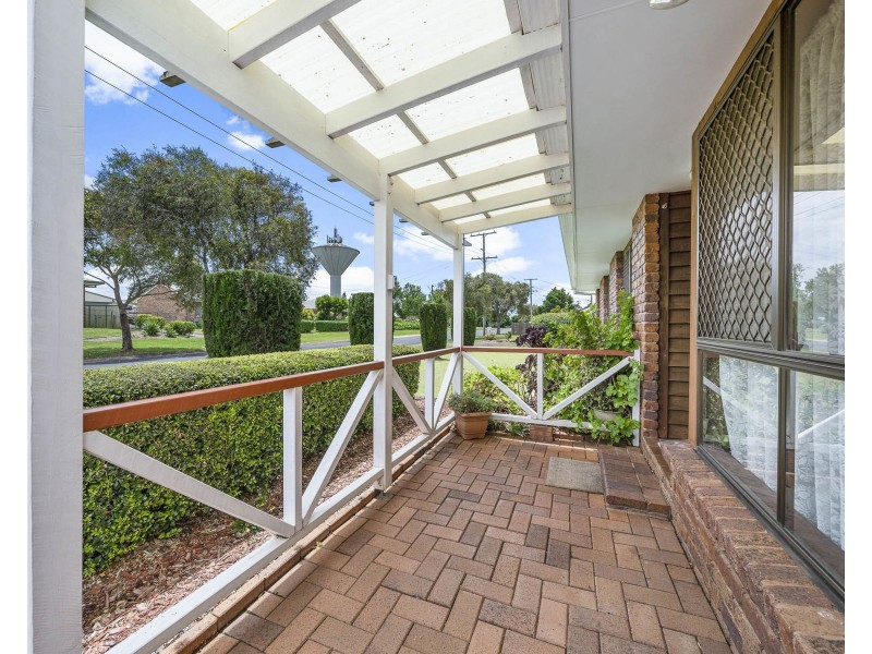 14 Poinciana Street, Newtown QLD 4350