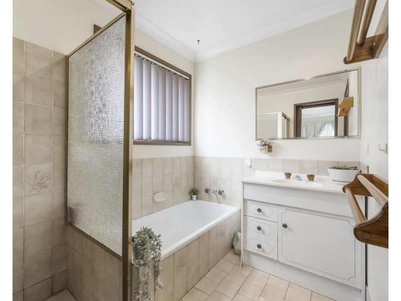 14 Poinciana Street, Newtown QLD 4350