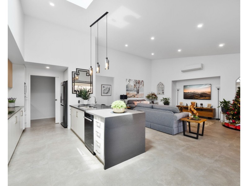 56 O’Neill Circuit, Kearneys Spring QLD 4350