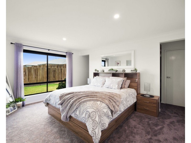 56 O’Neill Circuit, Kearneys Spring QLD 4350