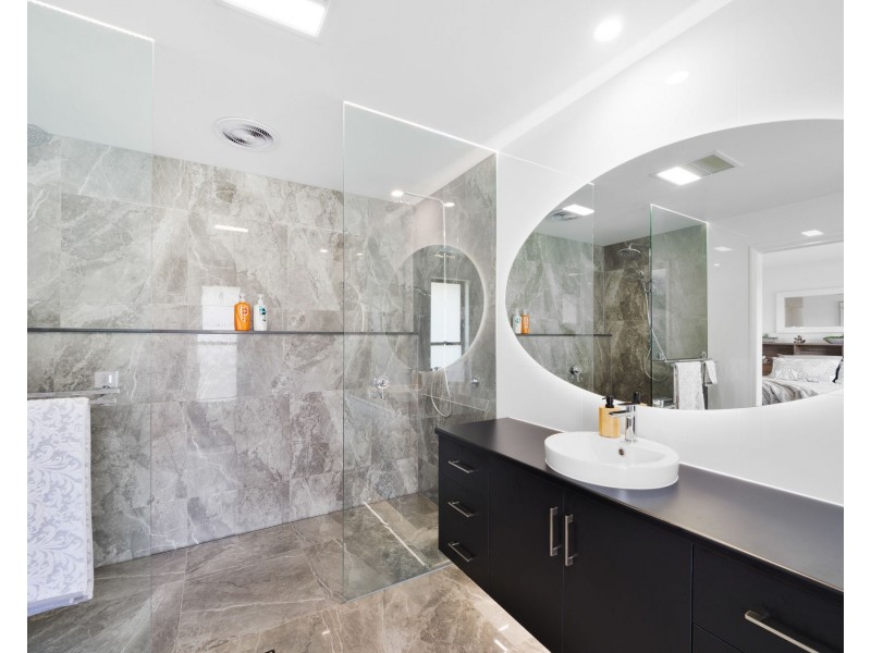 56 O’Neill Circuit, Kearneys Spring QLD 4350