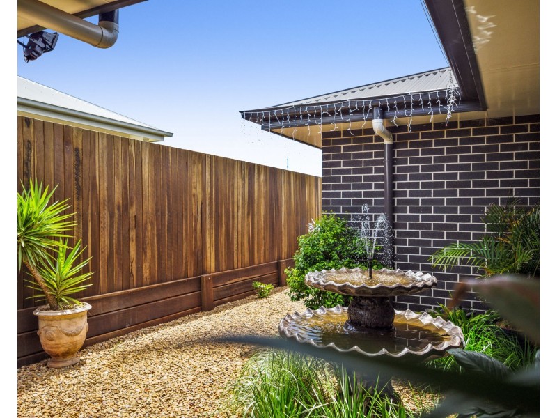 56 O’Neill Circuit, Kearneys Spring QLD 4350