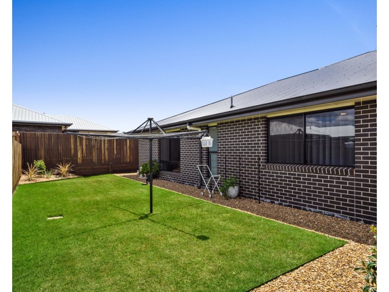 56 O’Neill Circuit, Kearneys Spring QLD 4350