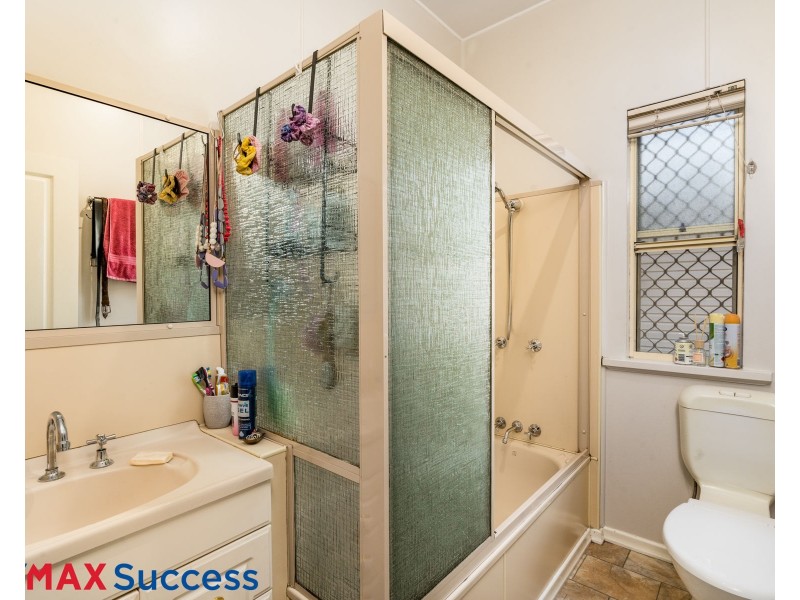 273A Geddes St, Centenary Heights QLD 4350