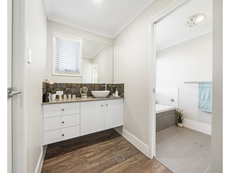 30 Sunshine Way, Kingsthorpe QLD 4400