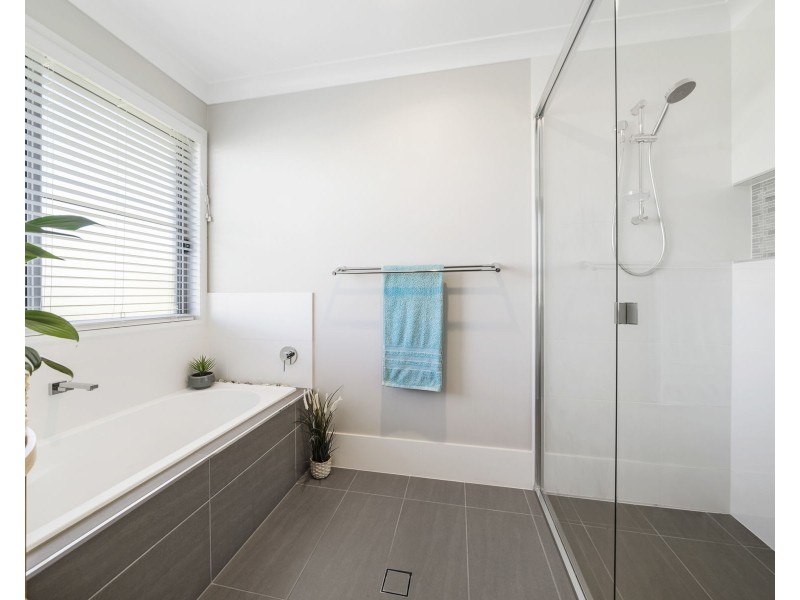 30 Sunshine Way, Kingsthorpe QLD 4400