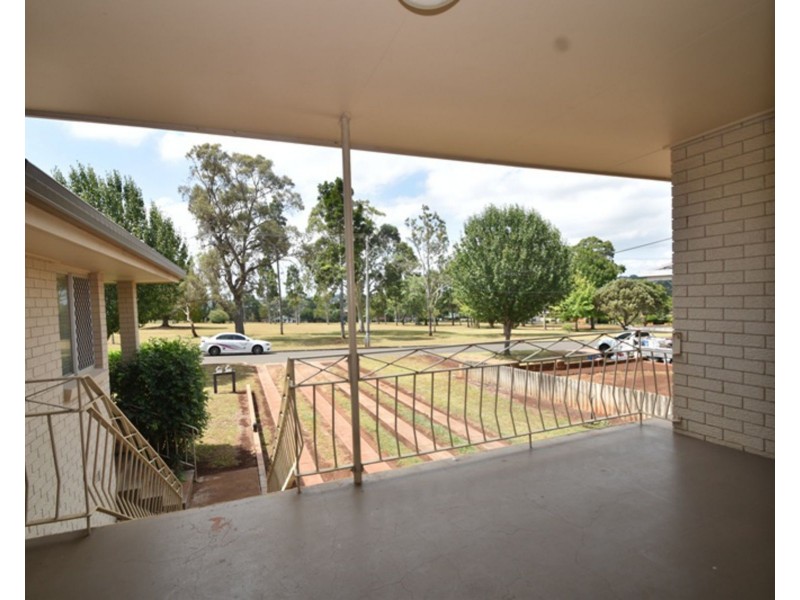 1/24 Wentworth Street, Centenary Heights QLD 4350