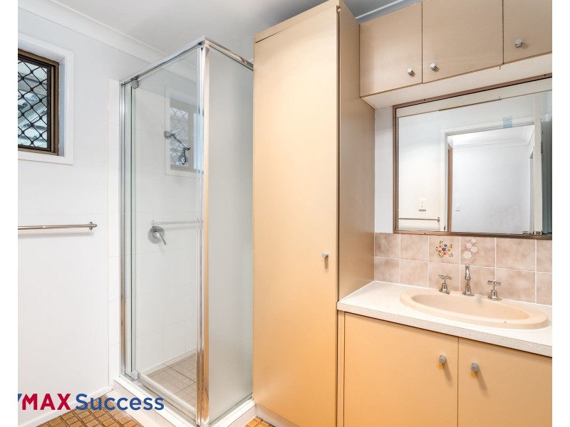 3 Kratzmann Court, Kearneys Spring QLD 4350