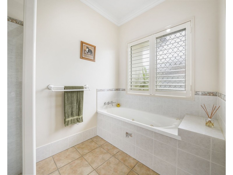 2 Hennenlotter Court, Kearneys Spring QLD 4350