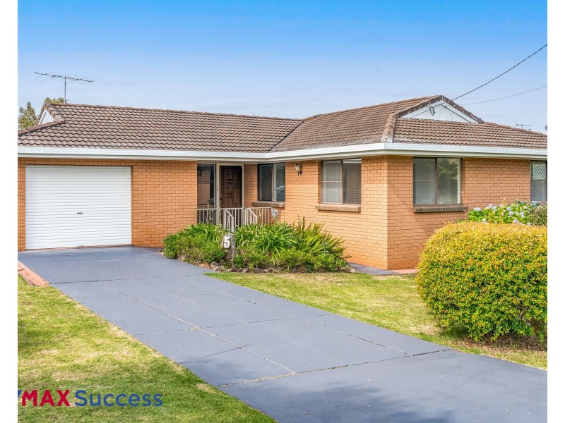 5 Sardon Street, Centenary Heights QLD 4350