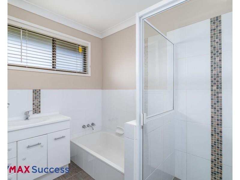 20 Hinkler Crescent, Wilsonton QLD 4350