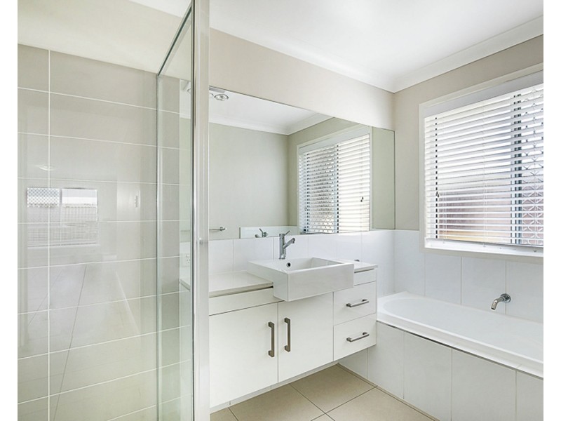 4/10 Furness Court, Kearneys Spring QLD 4350