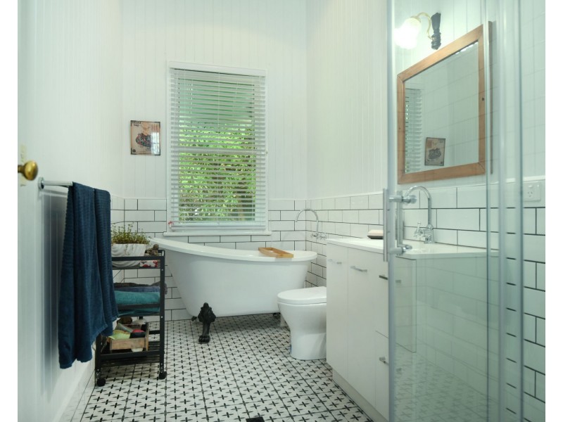 192 South Street, Centenary Heights QLD 4350