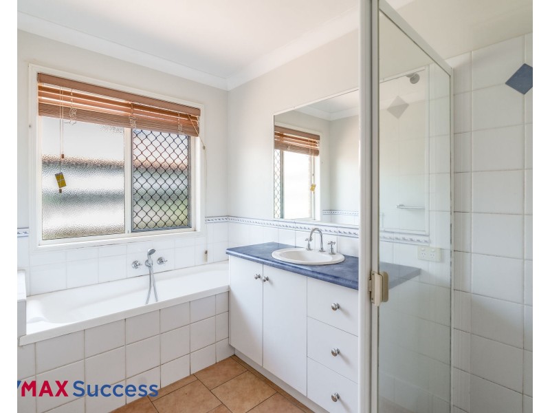 6 Mengel Court, Middle Ridge QLD 4350