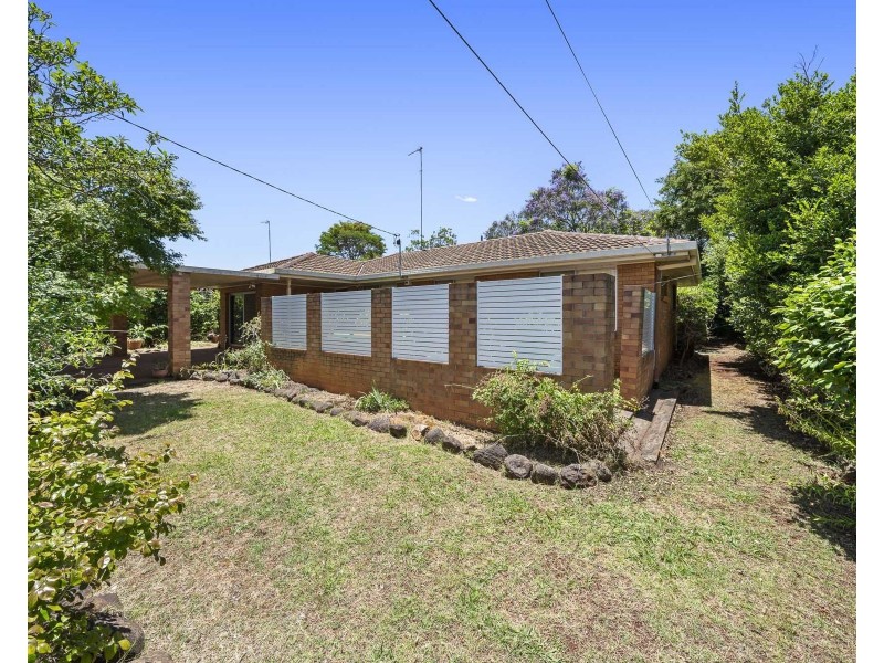 10 Marigold Street, Centenary Heights QLD 4350
