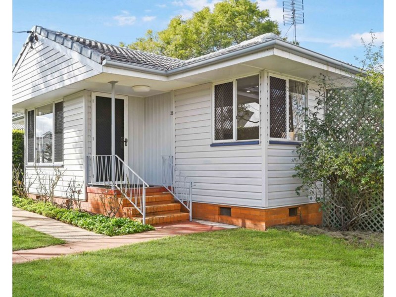 28 Hampton Street, Newtown QLD 4350