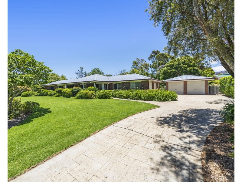 15 Coral Sea Drive, Middle Ridge QLD 4350