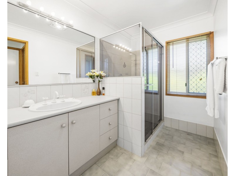 15 Coral Sea Drive, Middle Ridge QLD 4350