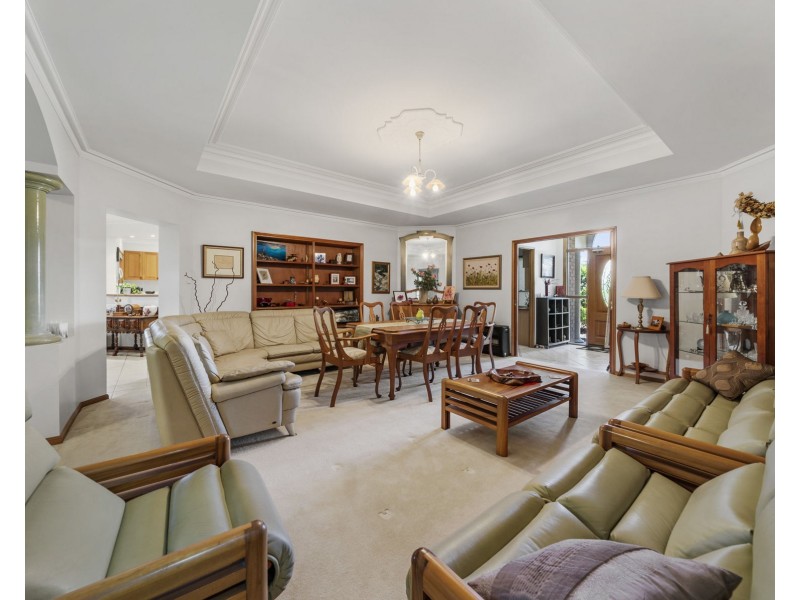 393 Mackenzie Street, Middle Ridge QLD 4350