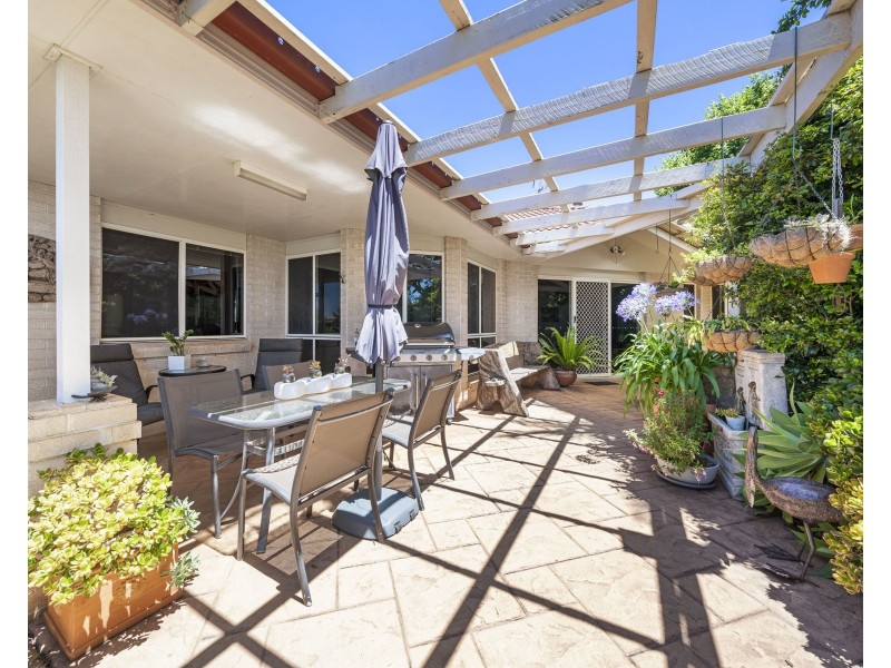 393 Mackenzie Street, Middle Ridge QLD 4350